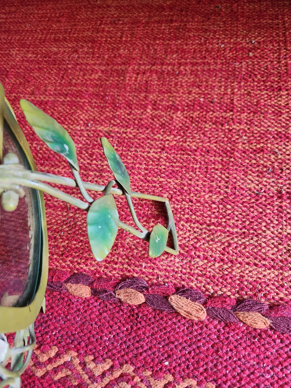 Vintage Green Metal Floral Frame - Picture 5 of 9